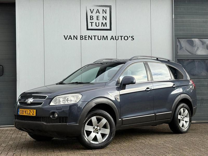 Grau Gebraucht 2010 Chevrolet Captiva SUV | 2.400 € (Superpreis) - Bild 1/4