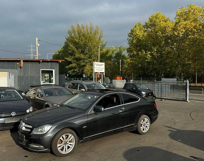 Schwarz Gebraucht 2011 Mercedes C220 Coupé | 5.999 € (Superpreis) - Bild 1/4