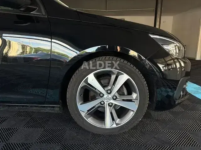 Gebraucht Peugeot 308 Active 131 PS (96 kW) 2020 Schwarz Limousine