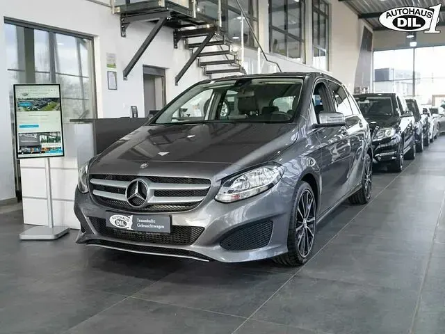 Gebraucht Mercedes B200 136 PS (100 kW) 2015 Grau Kleinwagen