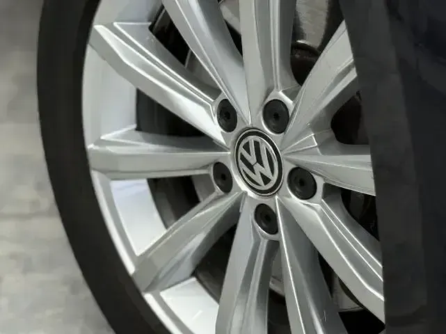 Używany VW Passat Highline 239 KM (175 kW) 2018 Czarny Kombi
