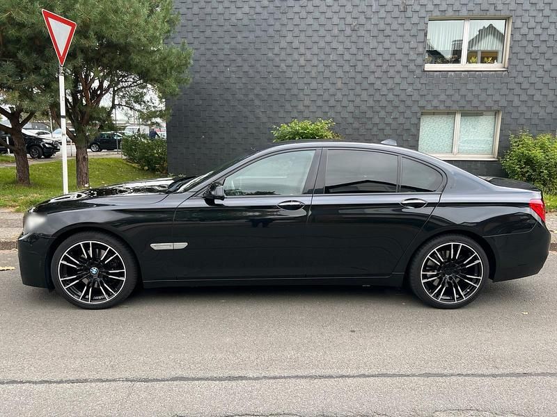 Gebraucht BMW 730L M Sport 245 PS (180 kW) 2012 Schwarz Limousine