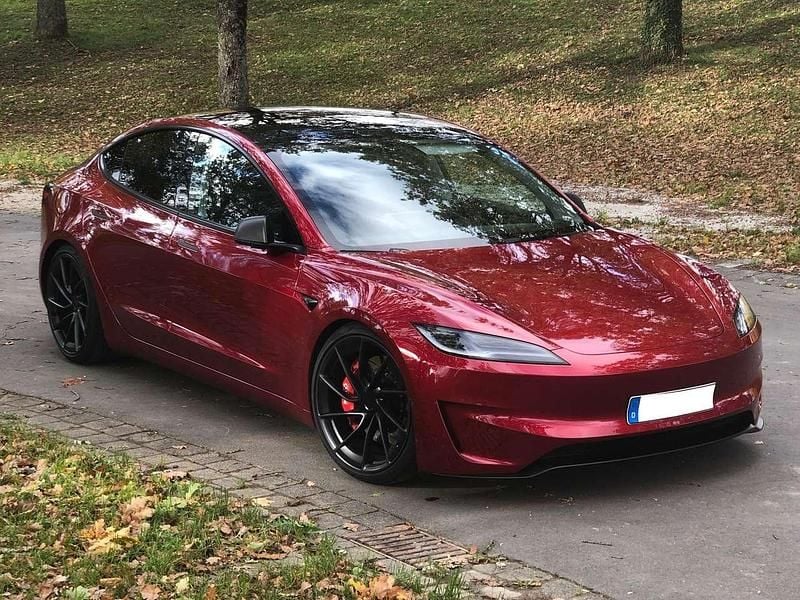 Rot Gebraucht 2024 Tesla Model 3 Performance Limousine | 51.000 € - Bild 1/4