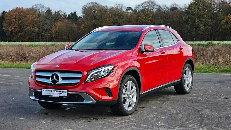 Rot Gebraucht 2016 Mercedes 180 Limousine | 16.990 € (Fairer Preis) - Bild 1/4