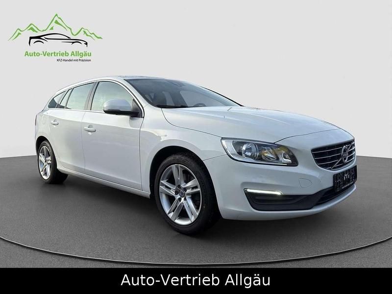 Gebraucht Volvo V60 Momentum 150 PS (110 kW) 2016 Weiß Kombi