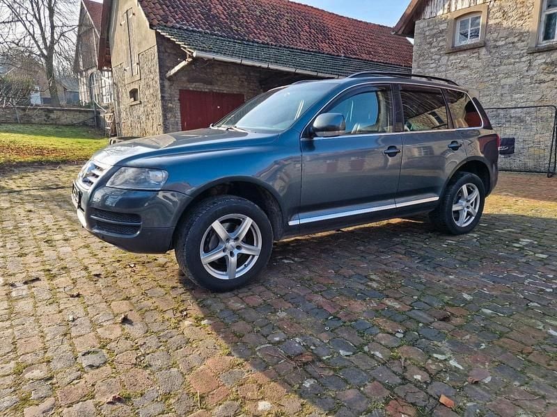 Grau Gebraucht 2006 VW Touareg SUV | 5.500 € (Etwas zu teuer) - Bild 1/4