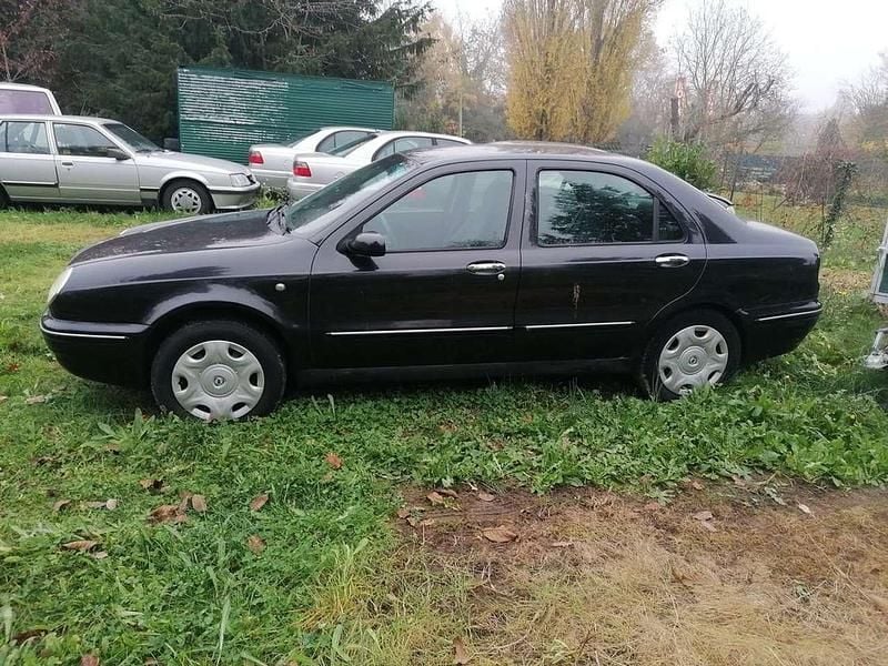 Gebraucht Lancia Lybra 103 PS (75 kW) 2000 Pantherschwarzmet Limousine