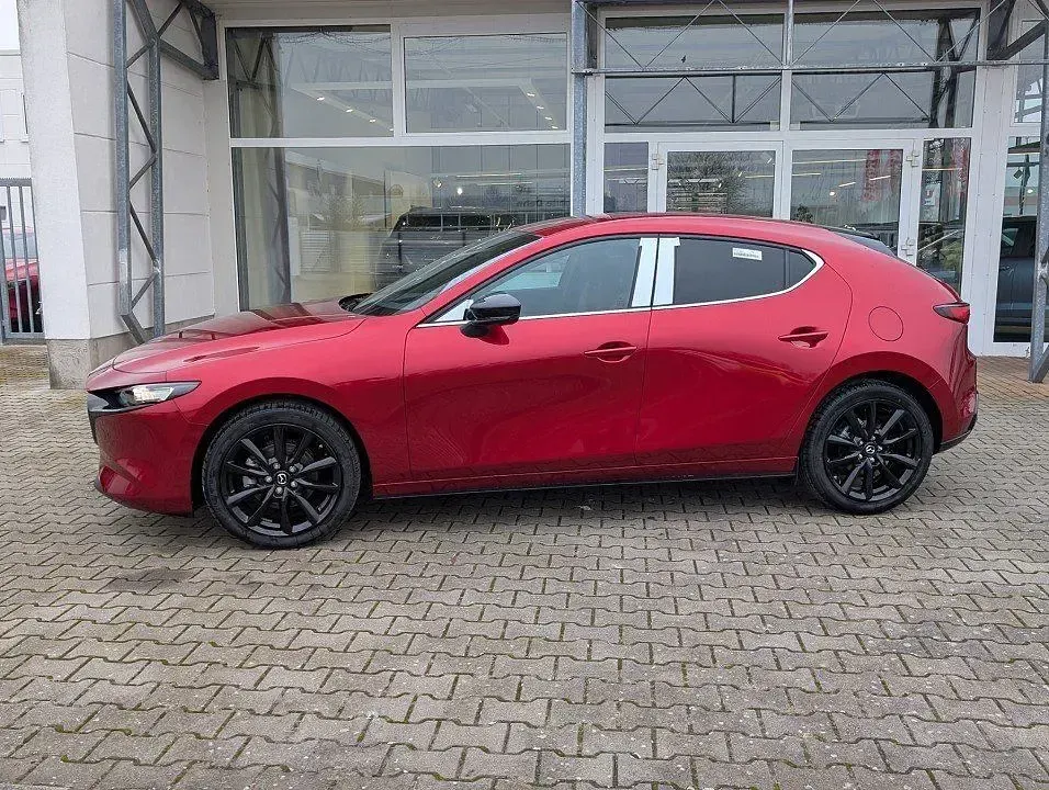 Neu Mazda 3 140 PS (102 kW) 2026 Rot Limousine