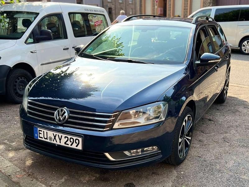 Blau Gebraucht 2013 VW Passat Trendline Kombi | 4.600 € (Fairer Preis) - Bild 1/4