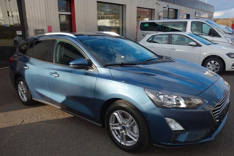 Gebraucht Ford Focus Cool & Connect 125 PS (91 kW) 2021 Blau Kombi