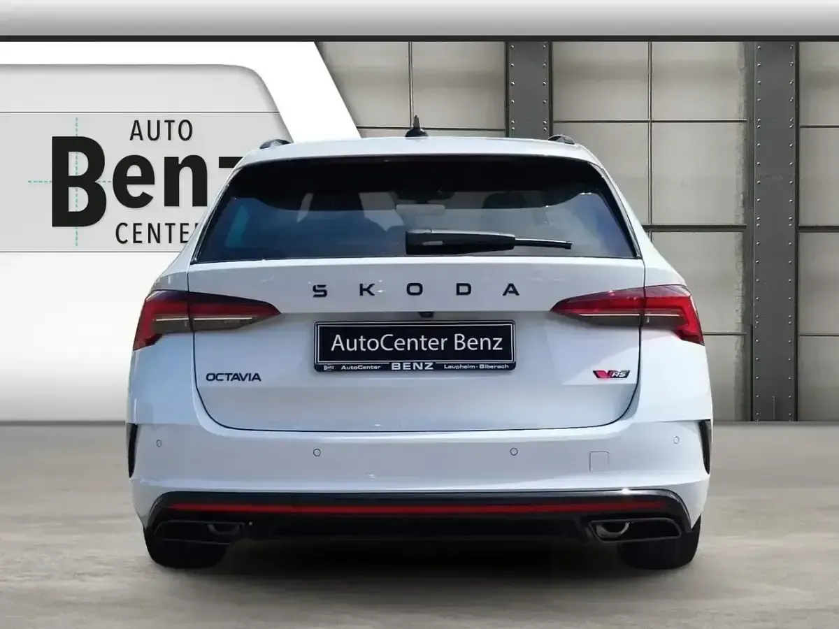 Neu Skoda Octavia RS 265 PS (194 kW) 2026 Weiß Kombi