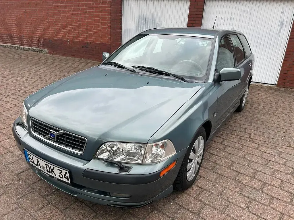 Gebraucht Volvo V40 122 PS (89 kW) 2002 Blau Kombi