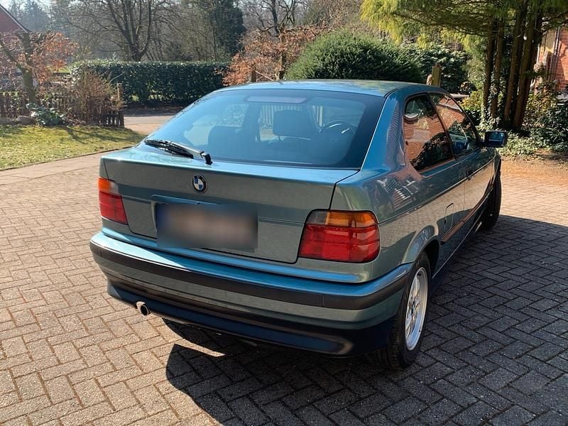 Używany BMW 318 140 KM (102 kW) 1997 Zielony Sedan/Limuzyna