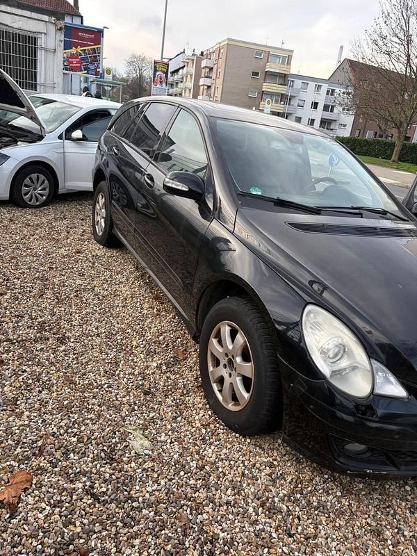 Schwarz Gebraucht 2006 Mercedes R320 Van / Kleinbus | 3.000 € (Superpreis) - Bild 1/4