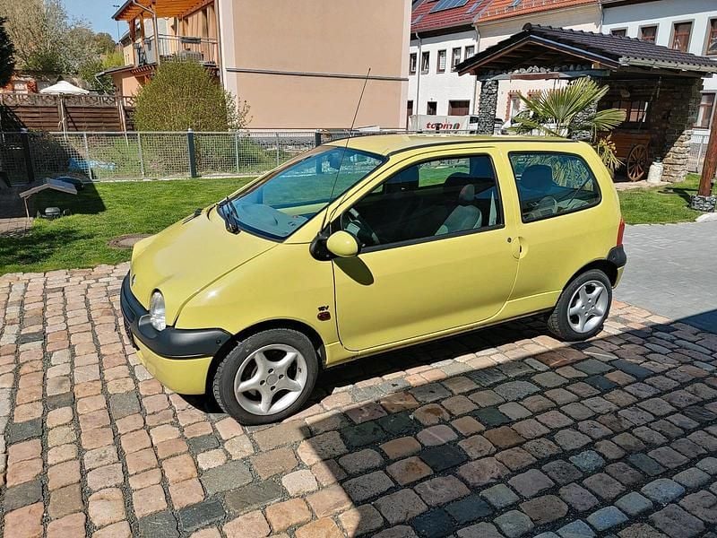 Second-hand Renault Twingo 75 CP (55 kW) 2001 Galben Hatchback