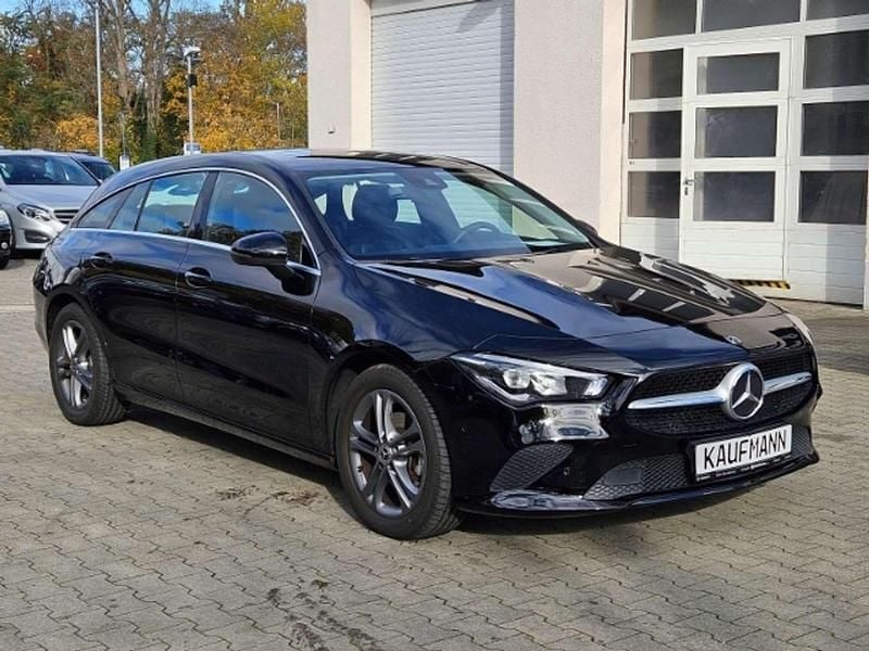 Gebraucht Mercedes CLA180 136 PS (100 kW) 2019 Nachtschwarz  unilack Limousine