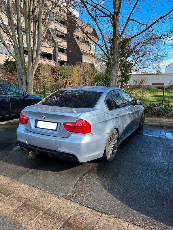Silber Gebraucht 2009 BMW 320 M Sport Limousine | 6.999 € (Fairer Preis) - Bild 1/4