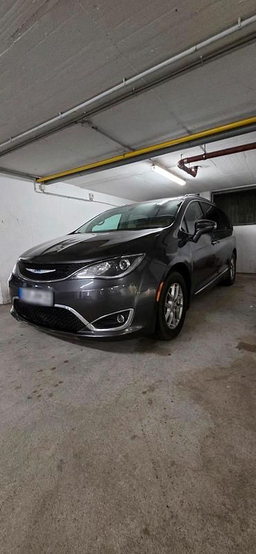 Gebraucht Chrysler Pacifica 291 PS (214 kW) 2021 Grau Van