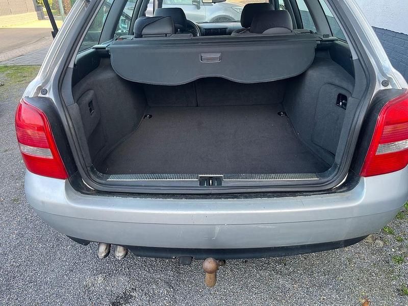 Gebraucht Audi A4 90 PS (66 kW) 2000 Silber Kombi