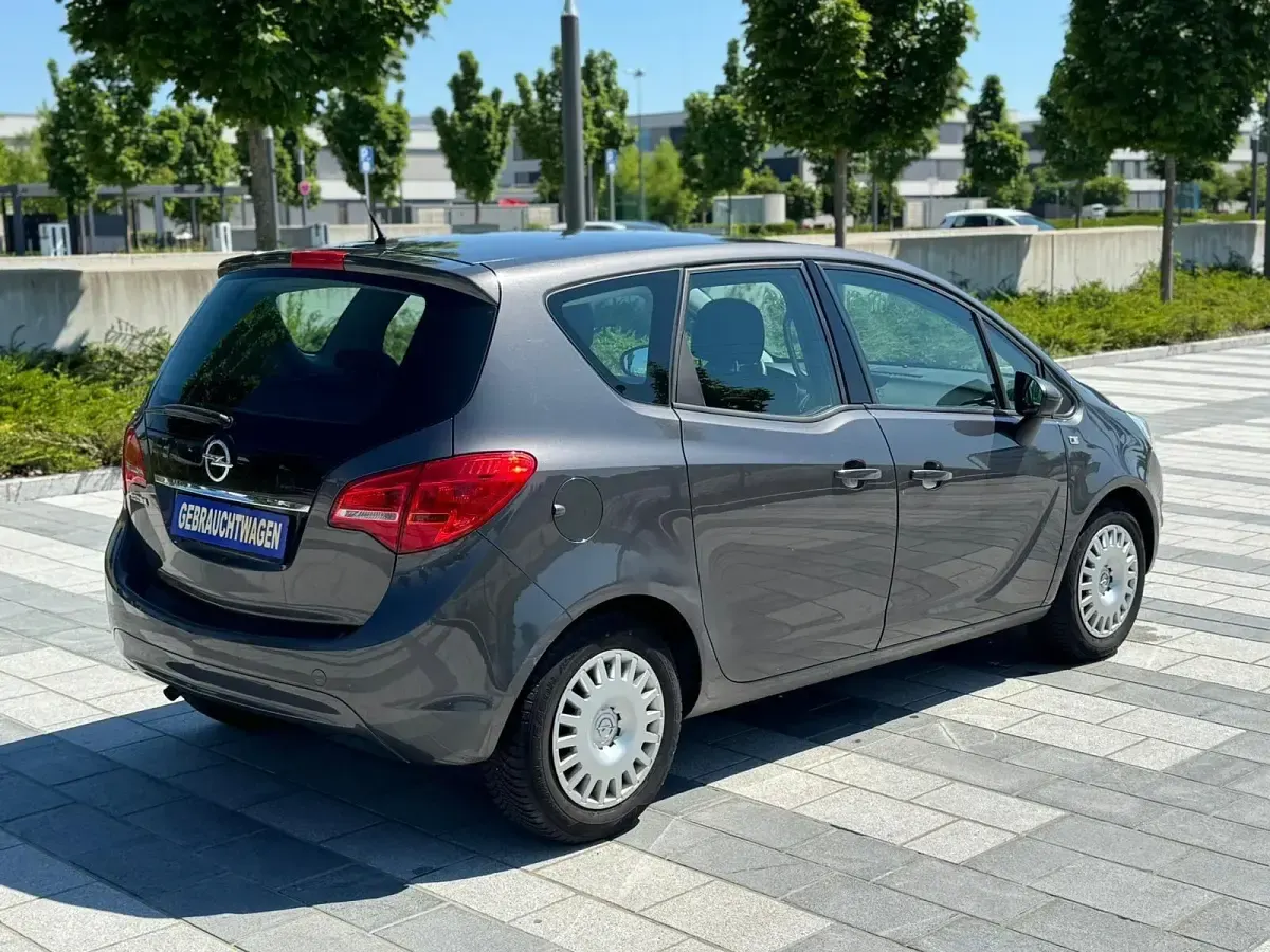 Gebraucht Opel Meriva Edition 101 PS (74 kW) 2012 Grau Van / Kleinbus