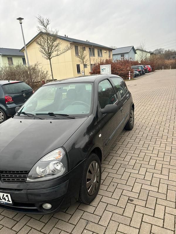Schwarz Gebraucht 2004 Renault Clio II Kombi | 1.300 € - Bild 1/4