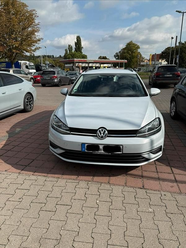 Weiß Gebraucht 2017 VW Golf VII Kombi | 9.500 € (Guter Preis) - Bild 1/4