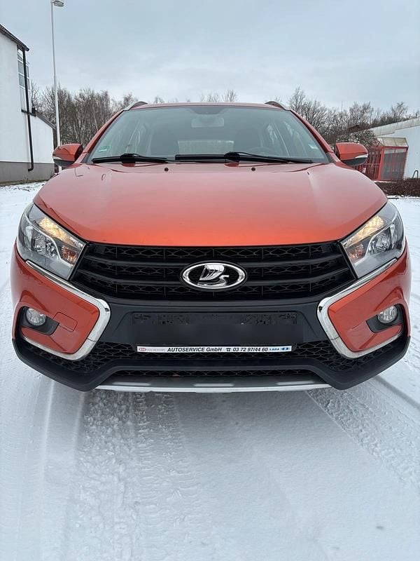 Orange Gebraucht 2019 Lada Vesta Kombi | 7.500 € (Superpreis) - Bild 1/4