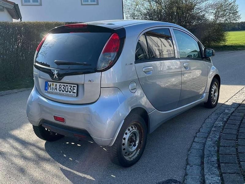 Gebraucht Peugeot iON Active 49 kW (67 PS) 2013 Silber Kleinwagen