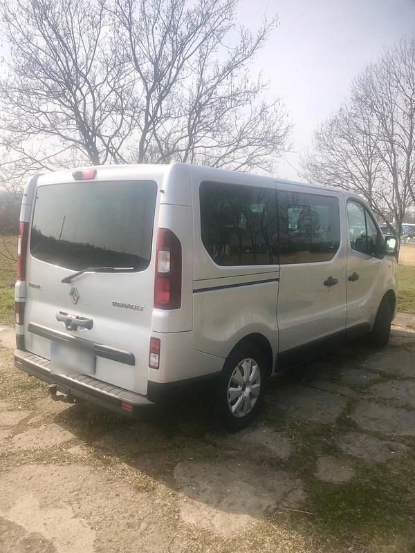 Gebraucht Renault Trafic 125 PS (91 kW) 2016 Silber Van / Kleinbus
