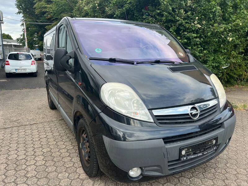 Schwarz Gebraucht 2013 Opel Vivaro Van | 4.999 € (Guter Preis) - Bild 1/4