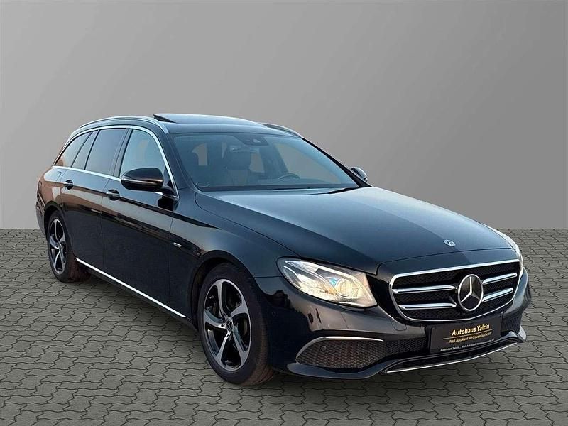 Gebraucht Mercedes E220 194 PS (142 kW) 2019 Obsidianschwarz Kombi