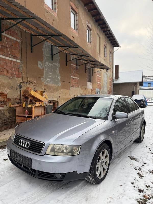 Grau Gebraucht 2005 Audi A4 Limousine | 1.099 € (Superpreis) - Bild 1/4
