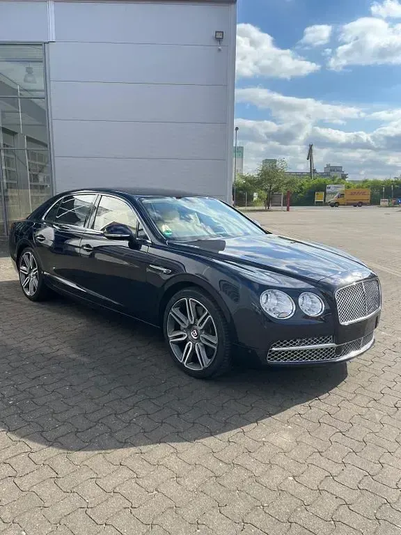 Gebraucht Bentley Flying Spur Mulliner 507 PS (372 kW) 2016 Blau Limousine