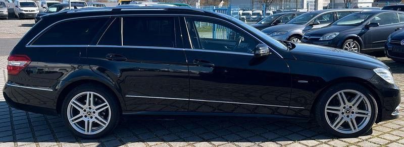 Gebraucht Mercedes E350 Night 265 PS (194 kW) 2010 Schwarz Limousine