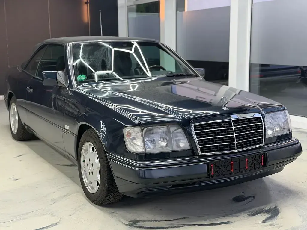 Second-hand Mercedes E220 150 CP (110 kW) 1997 Negru Cabrio