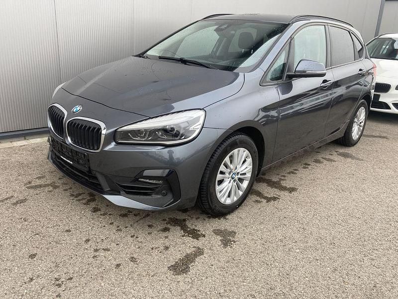 Grau Gebraucht 2020 BMW 218 Active Tourer Van / Kleinbus | 17.900 € (Fairer Preis) - Bild 1/3