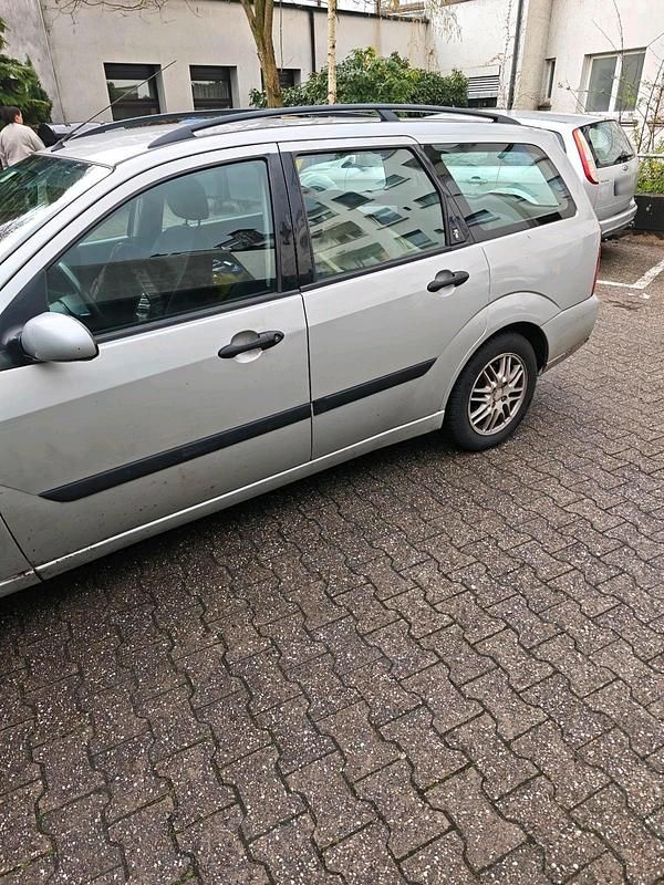 Gebraucht Ford Focus 118 PS (86 kW) 2001 Silber Kombi