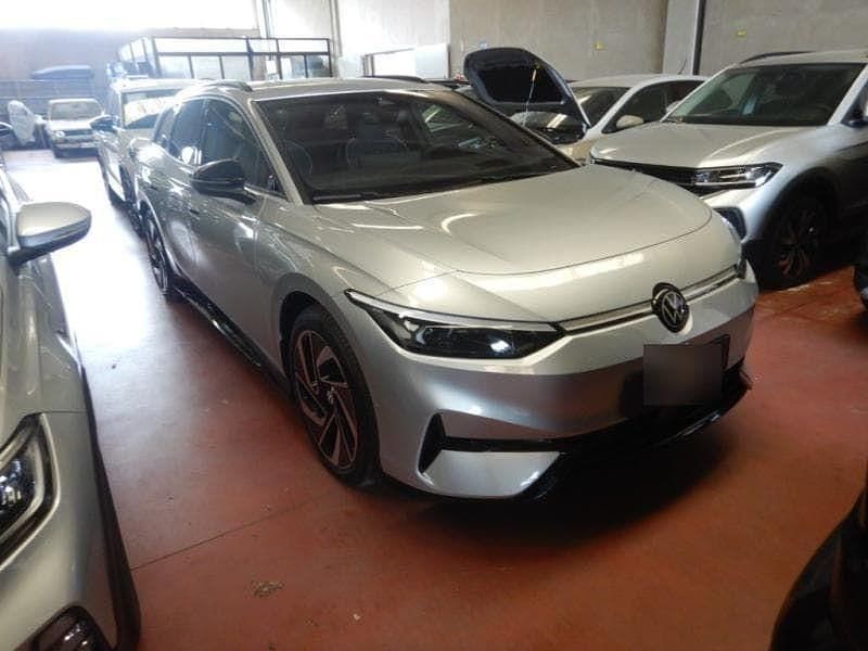 Gebraucht VW ID.7 Pro 210 kW (286 PS) 2024 Scale silver (metallic) Kombi