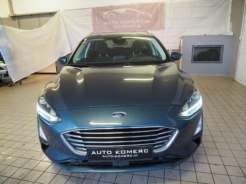 Blau Gebraucht 2020 Ford Focus Titanium Limousine | 7.950 € (Superpreis) - Bild 1/4