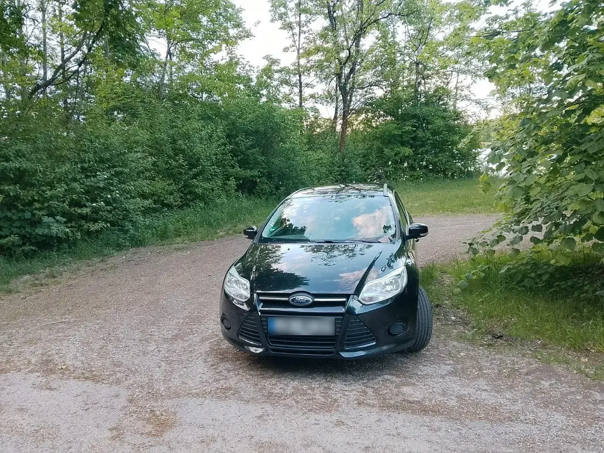 Gebraucht Ford Focus Trend 125 PS (91 kW) 2014 Schwarz Kombi