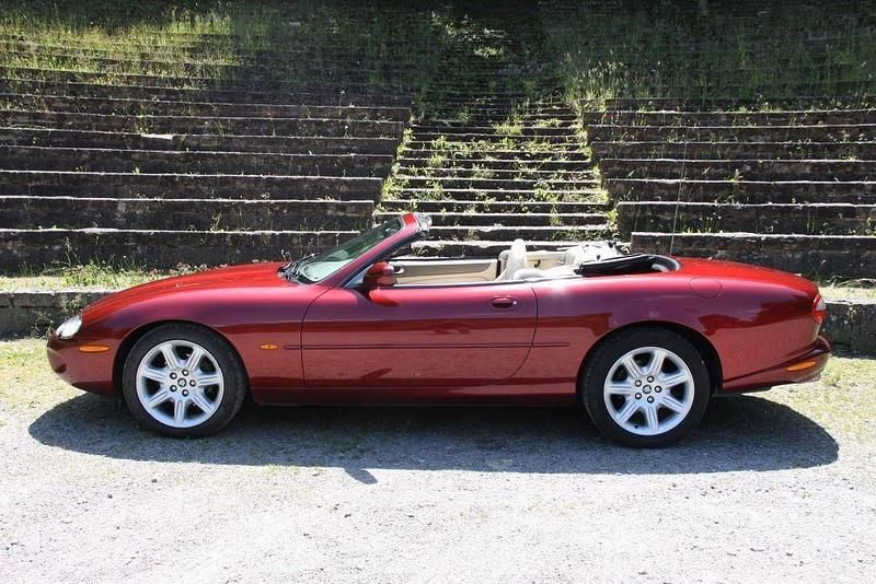 Gebraucht Jaguar XK8 284 PS (208 kW) 1997 Rot Cabrio