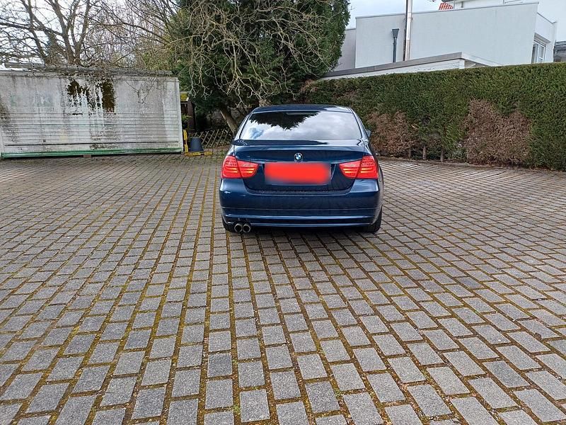 Gebraucht BMW 325 218 PS (160 kW) 2010 Blau Limousine