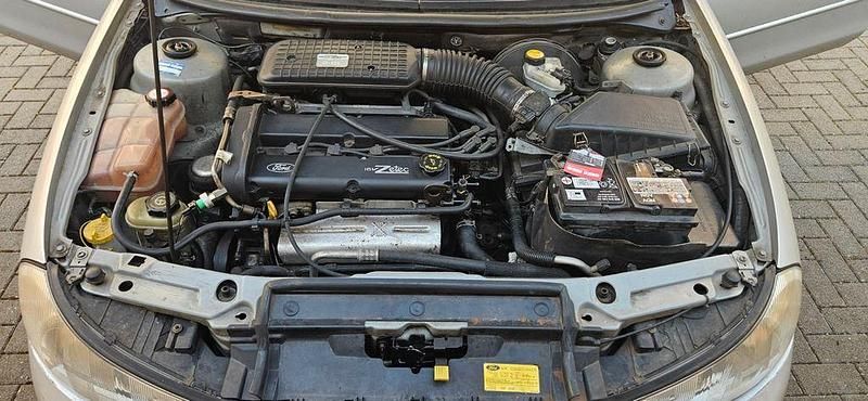 Gebraucht Ford Mondeo Style 131 PS (96 kW) 1999 Silber Limousine