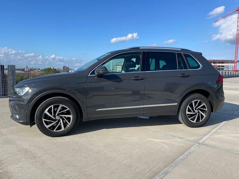 Grau Gebraucht 2019 VW Tiguan Join SUV | 25.900 € (Guter Preis) - Bild 1/4