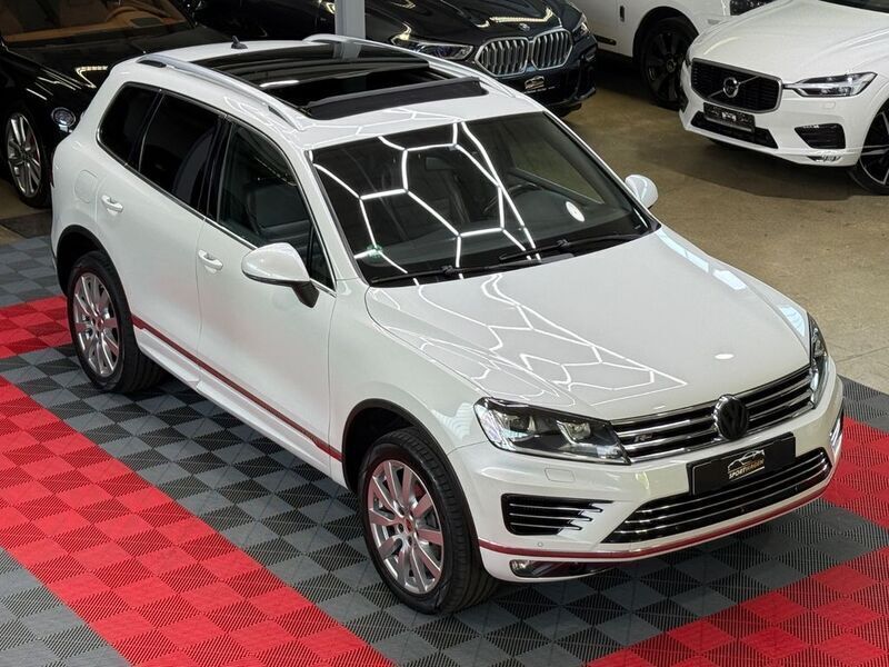 Oryxweiß perlmutteffekt Gebraucht 2016 VW Touareg Terrain Tech SUV | 16.895 € - Bild 1/4