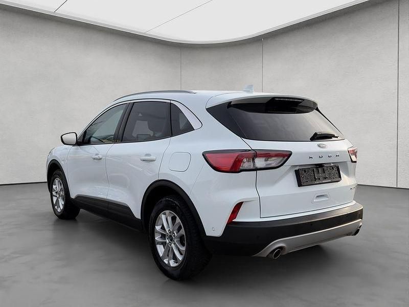 Gebraucht Ford Kuga Titanium 224 PS (164 kW) 2022 Weiß SUV