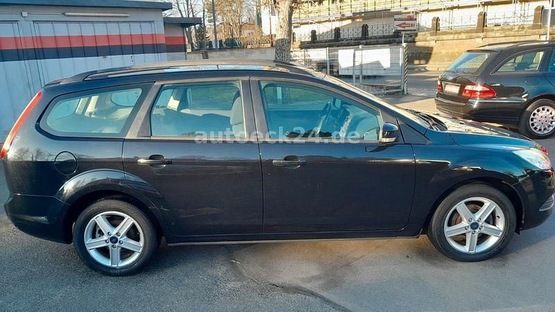Gebraucht Ford Focus Style 101 PS (74 kW) 2010 Schwarz Kombi