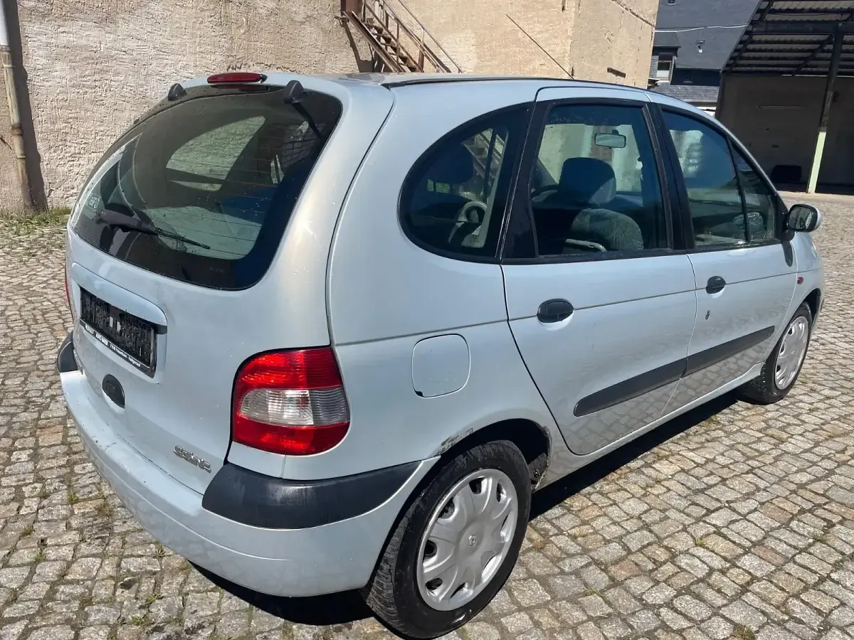 Gebraucht Renault Scénic 108 PS (79 kW) 2000 Silber Van / Kleinbus