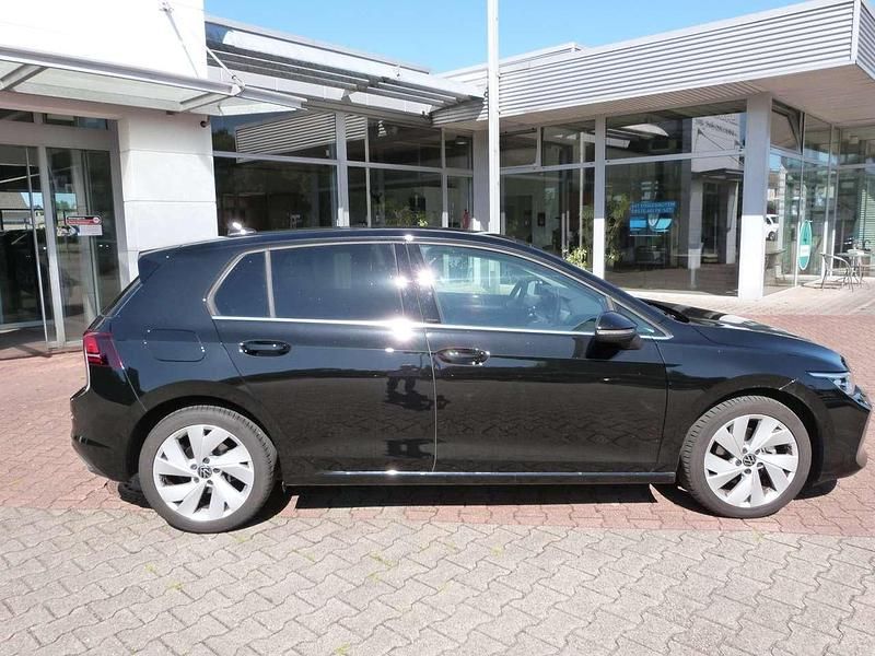 Gebraucht VW Golf VIII Style 150 PS (110 kW) 2024 Grenadilschwarz metallic Limousine