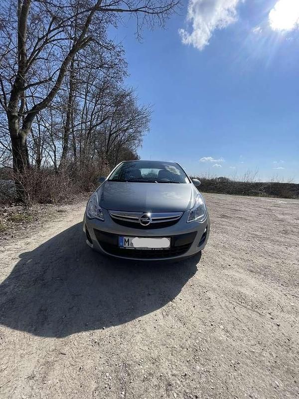 Gebraucht Opel Corsa 101 PS (74 kW) 2012 Silber Kleinwagen